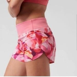 Athleta Printed Run With It 4.5" Short Women's Size Small
